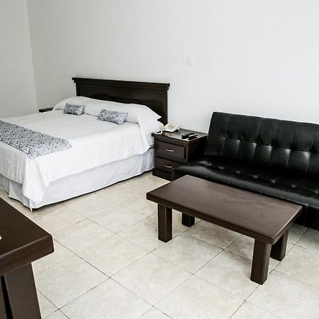 Booking Dioh Monterrey Eksteriør bilde