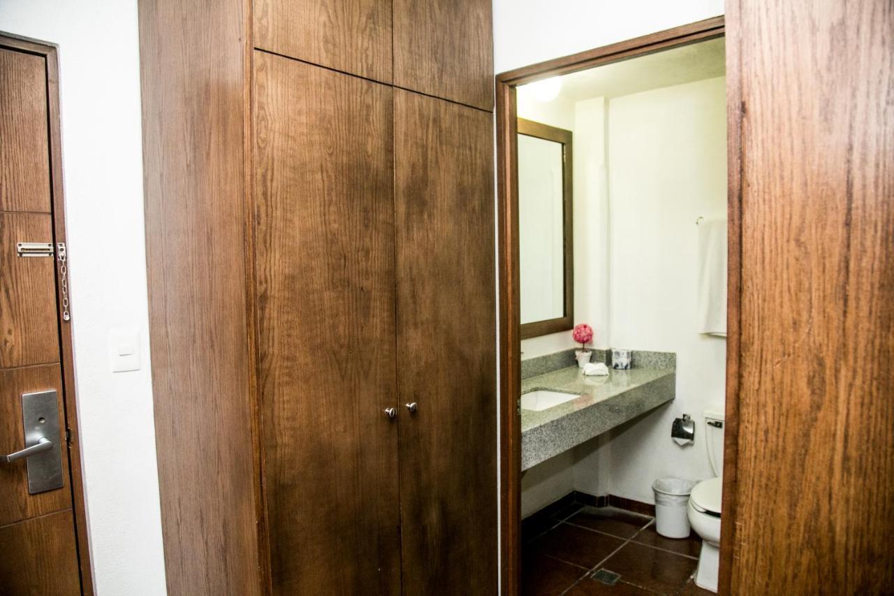 Booking Dioh Monterrey Eksteriør bilde