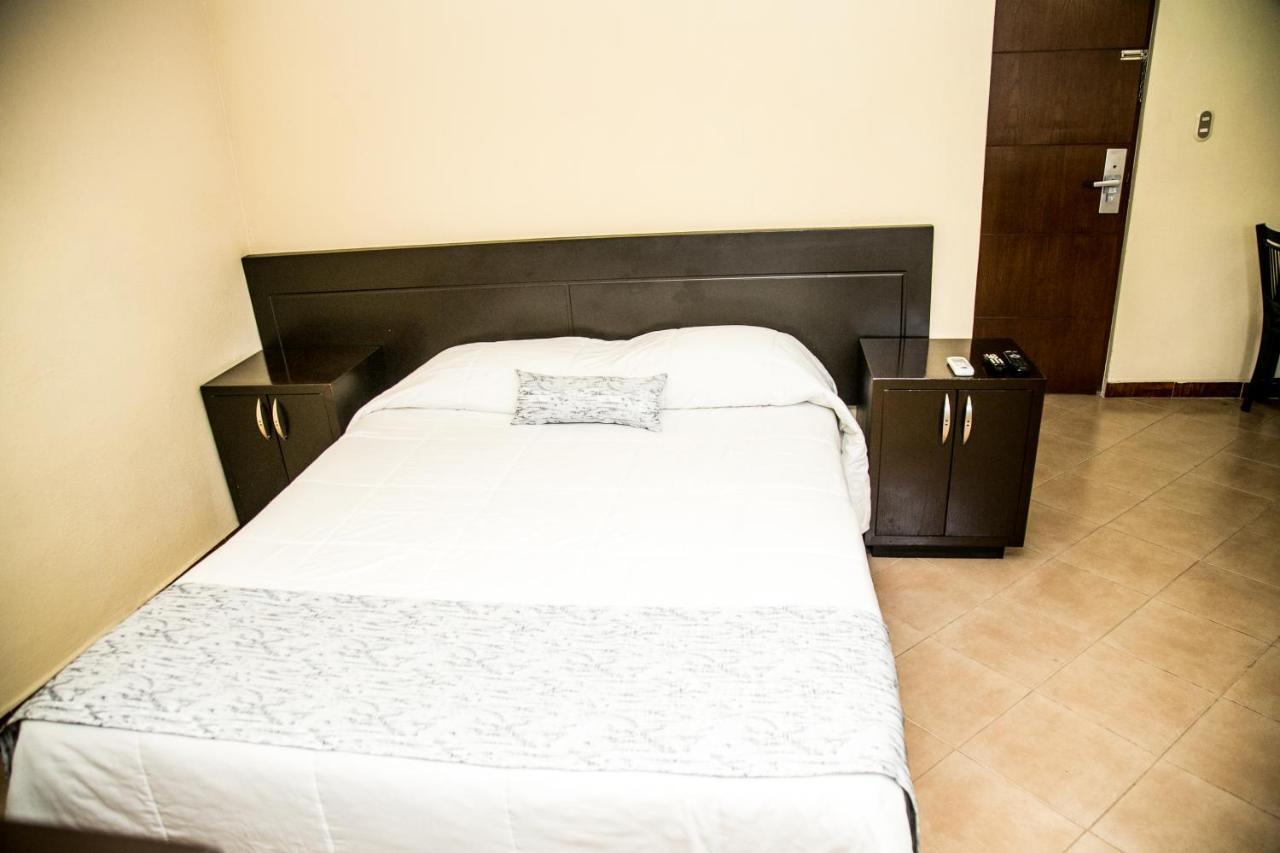 Booking Dioh Monterrey Eksteriør bilde