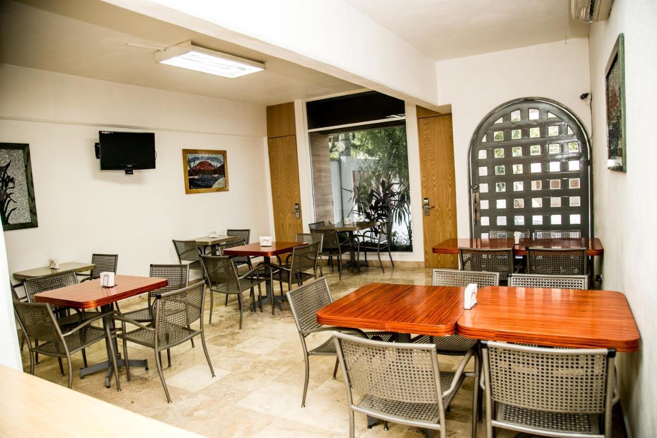 Booking Dioh Monterrey Eksteriør bilde