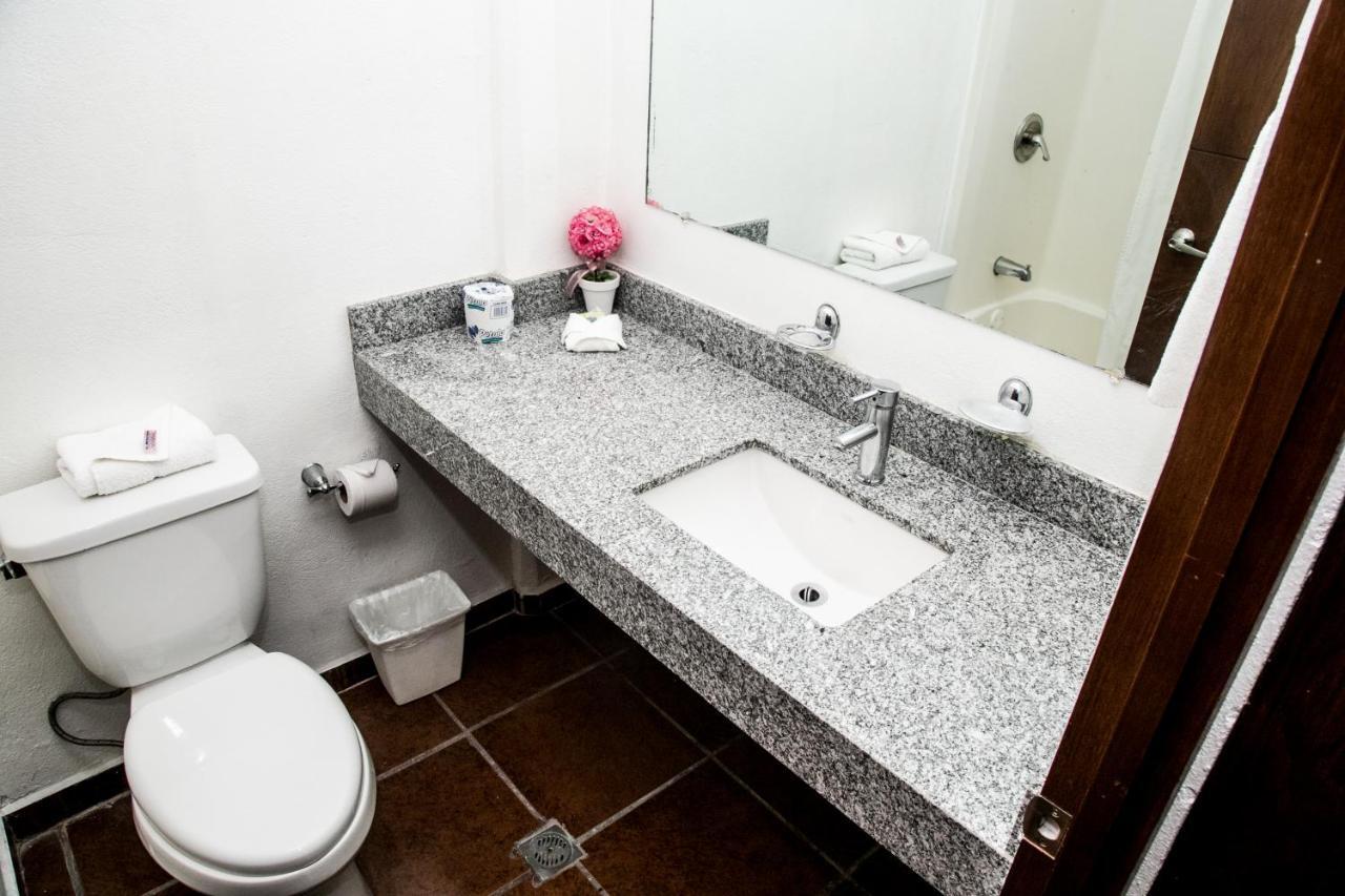 Booking Dioh Monterrey Eksteriør bilde