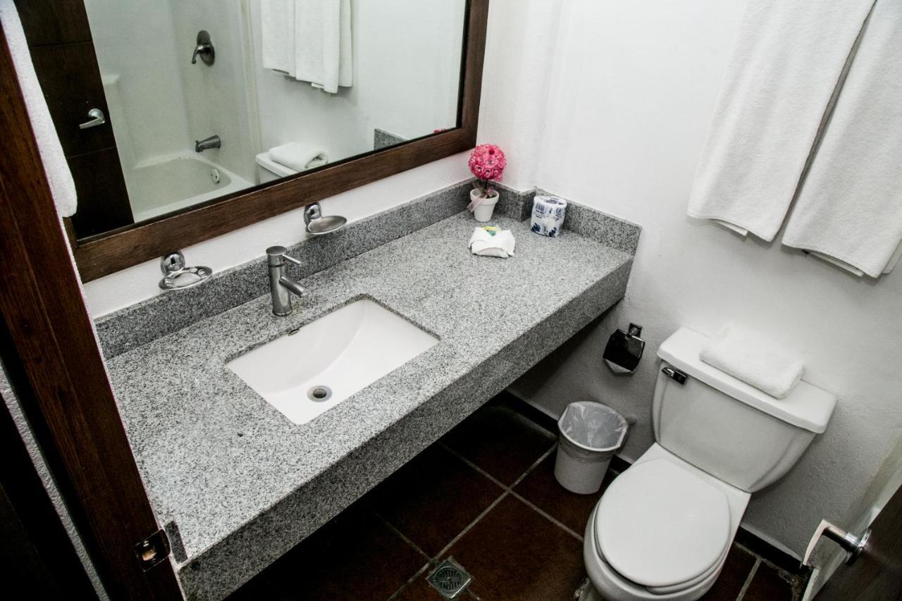 Booking Dioh Monterrey Eksteriør bilde