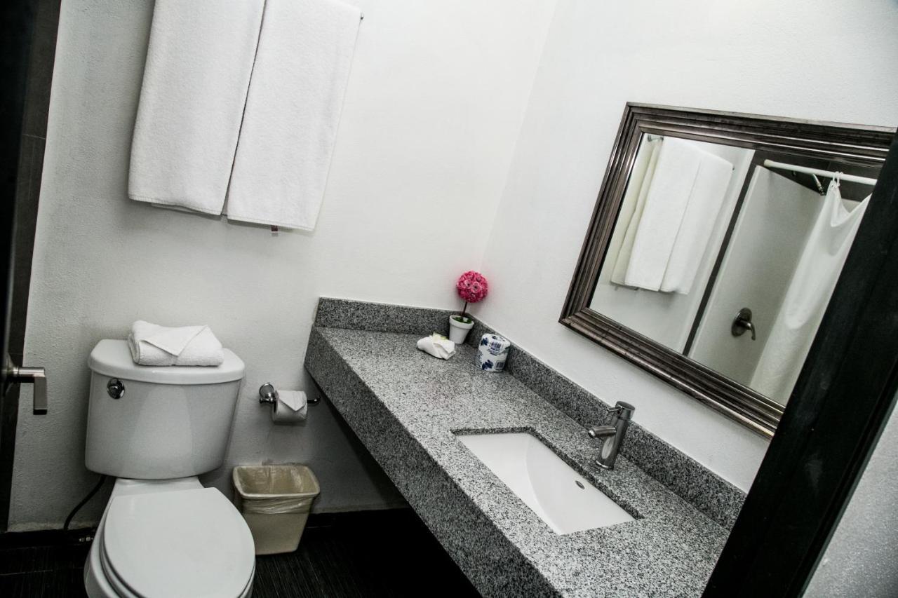 Booking Dioh Monterrey Eksteriør bilde