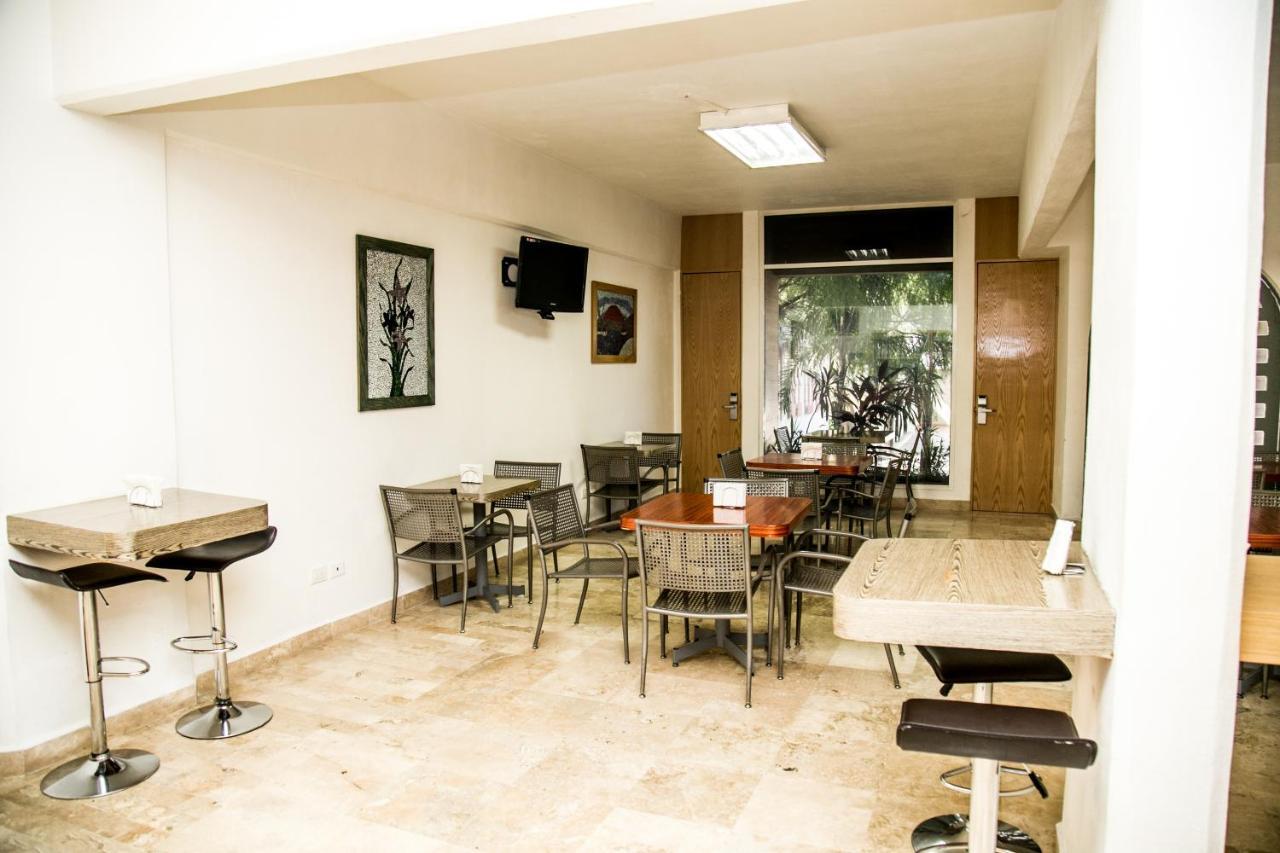 Booking Dioh Monterrey Eksteriør bilde