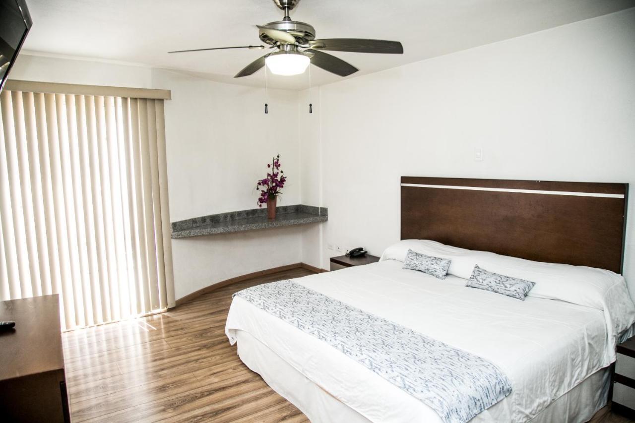 Booking Dioh Monterrey Eksteriør bilde