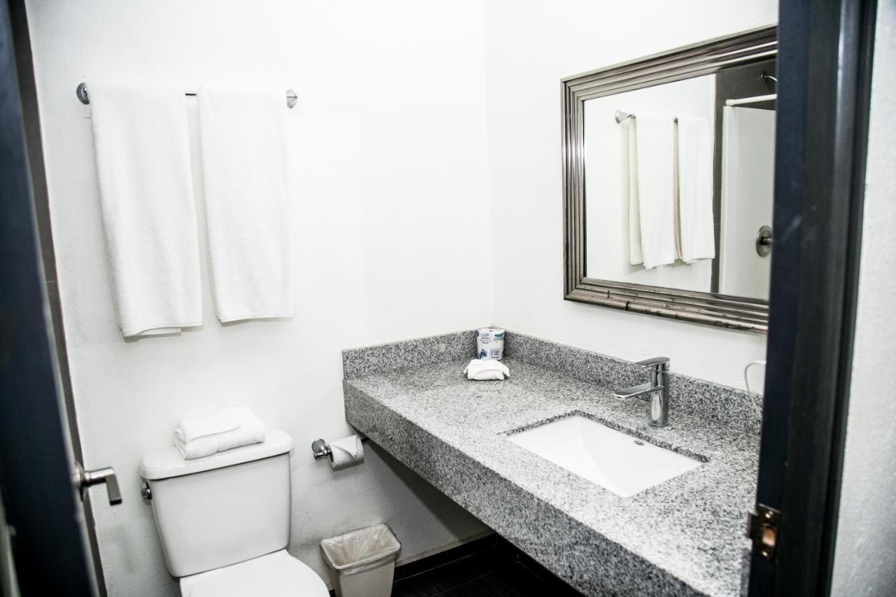 Booking Dioh Monterrey Eksteriør bilde